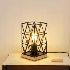 Vintage namizna svetilka v črni barvi Minimalistična lesena in kovinska namizna svetilka E27 z vtičnico in stikalom, popolna za kavarno, bar (brez žarnice)