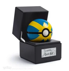 The Wand Company Quick Ball Authentic Replica - Realistična, elektronska, tlačno ulita Poké žoga s funkcijami osvetlitve ohišja - Uradno licencirano s strani Pokémona