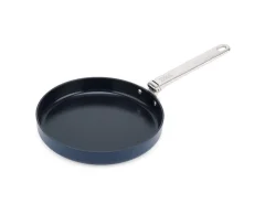 Space-Saving 24cm Frying Pan with Foldable Handle by Joseph Joseph